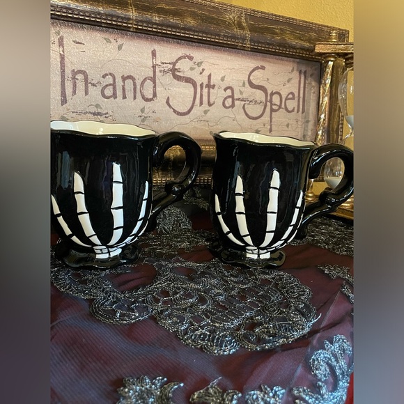 SPOOKY HOLLOW NWOT Halloween Skeleton Hand Set Of 2 Coffee/Tea Cups/Mugs - Picture 3 of 13